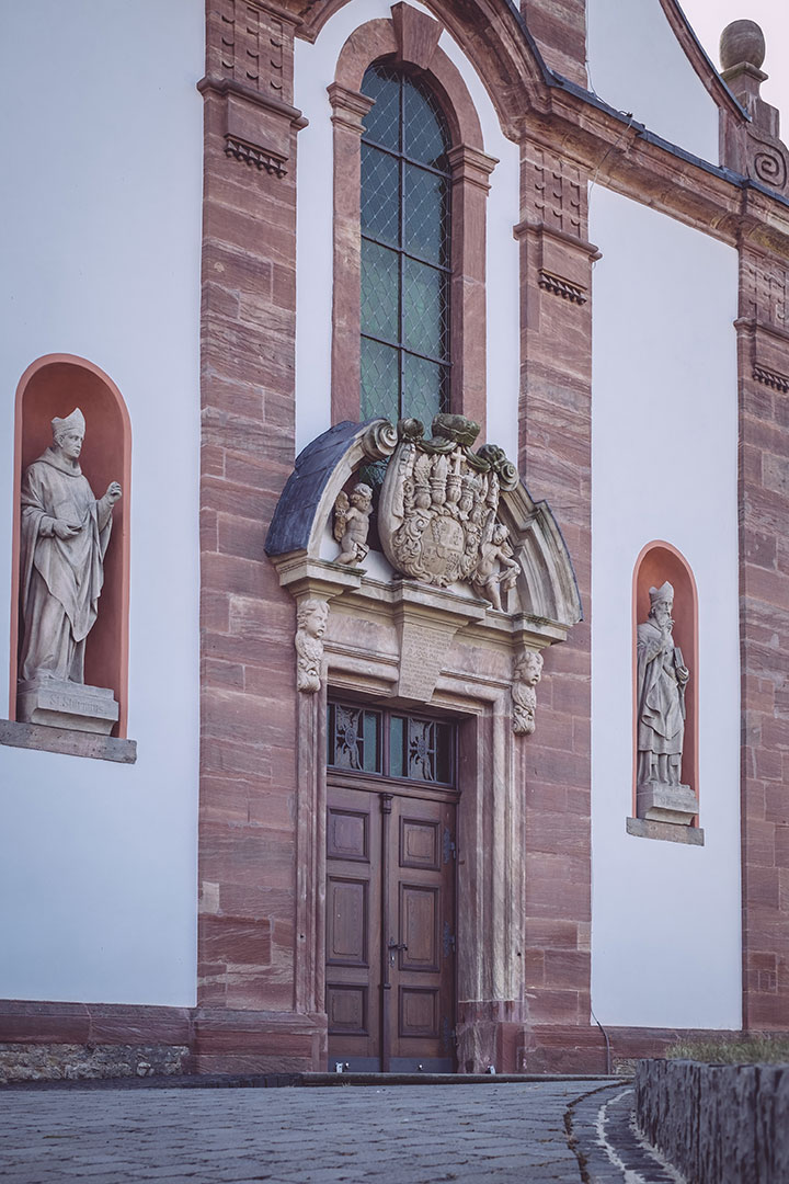 Kircheneingang in Bremen (Geisa, Thüringen)