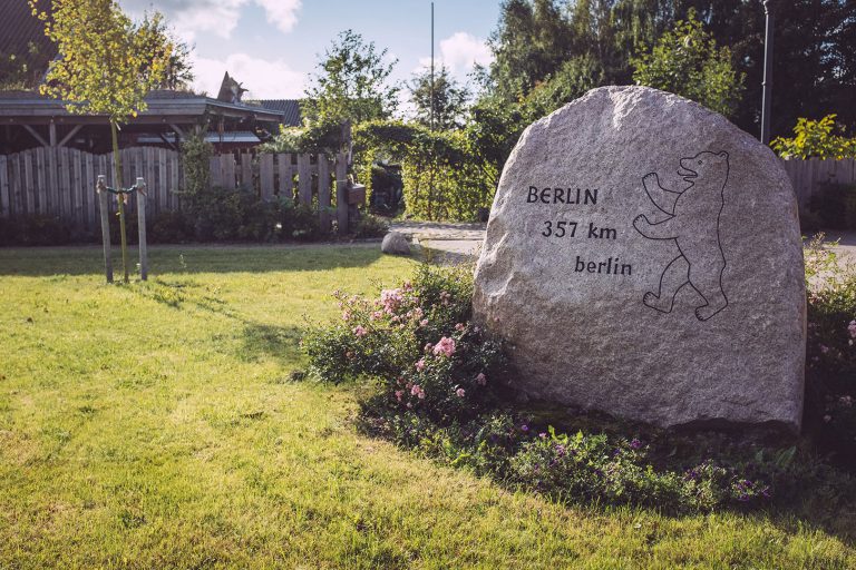 Gedenkstein in Berlin (Seedorf, Schleswig-Holstein)