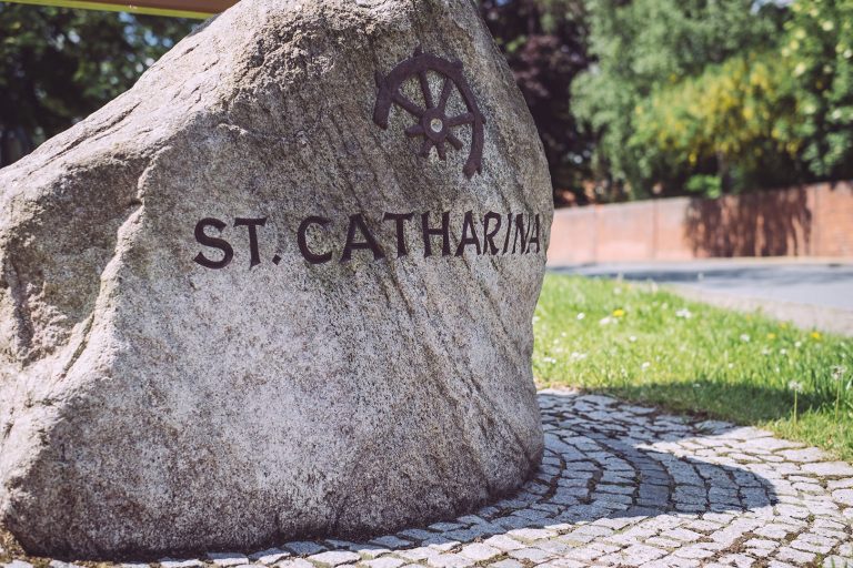 St. Catharina Gedenkstein in Asel (Harsum, Niedersachsen)
