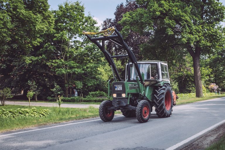 Traktor in Harrierwurp (Brake, Niedersachsen)