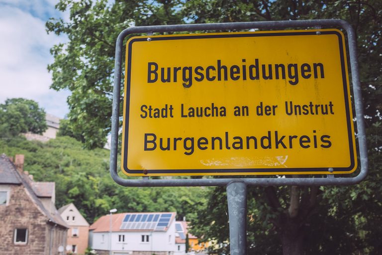Ortsschild in Burgscheidungen (Burgenlandkreis, Sachsen-Anhalt)