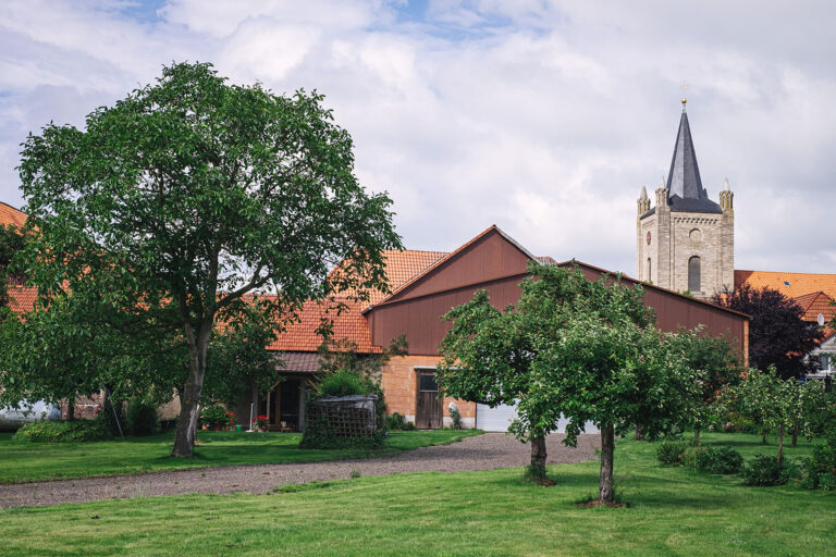 Blick auf St. Nikolai Kirche in Sudheim (Northeim, Niedersachsen)